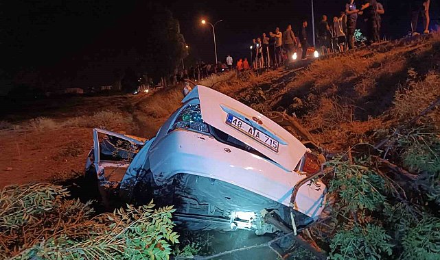 Tarlaya uçan otomobil hurdaya döndü: 1 ölü, 1 yaralı