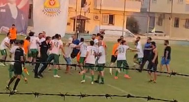 Tarsus'ta futbol turnuvasında kavga: Futbolcular tekme tokat birbirine girdi