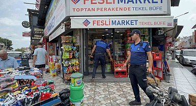 Tarsus'ta kaldırımları işgal eden tezgahlar kaldırıldı