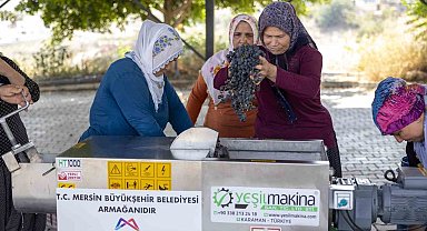 Tarsus'ta üreticilere üzüm sıkma makinesi desteği