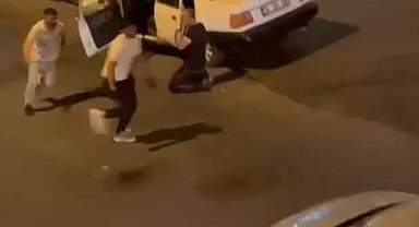 Tartıştığı adamı bıçakla kovaladı; o anlar kamerada