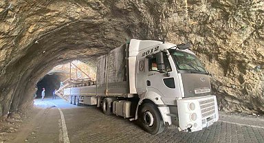Taş Yolu tırın tünele sıkışması sonucu ulaşıma kapatıldı