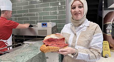 Tatilcilerin yeni gözdesi sucuk döner