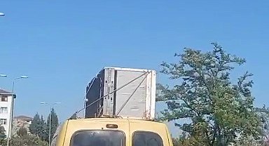 Tavanında buzdolabı taşıyan araca 2 bin 72 TL para cezası kesildi