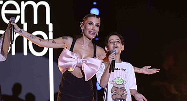 Tavas Zeybek Festivalinde İrem Derici fırtınası esti