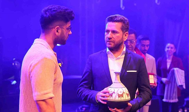 Tavas Zeybek Festivalinde Reynmen unutulmaz gece yaşattı