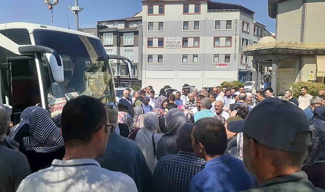 Tavşanlı'da umreciler dualarla uğurlandı