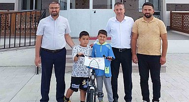 TDV Kütahya'dan trafik kazası geçiren çocuğa yeni bisiklet hediyesi