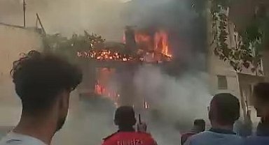 Tek katlı evde çıkan yangın mahalleliyi korkuttu