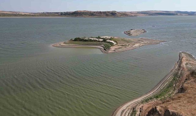 Tekirdağ'da barajda adacıklar oluştu