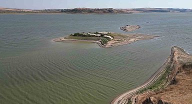 Tekirdağ'da barajda adacıklar oluştu