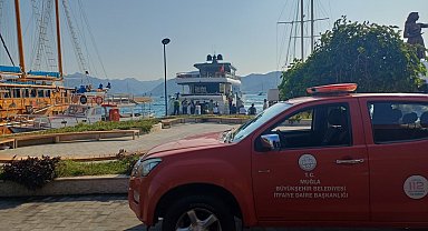 Tekneden yükselen dumanlar paniğe neden oldu