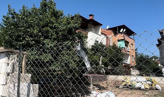 Tellere takılan güvercin imdadına muhtar yetişti