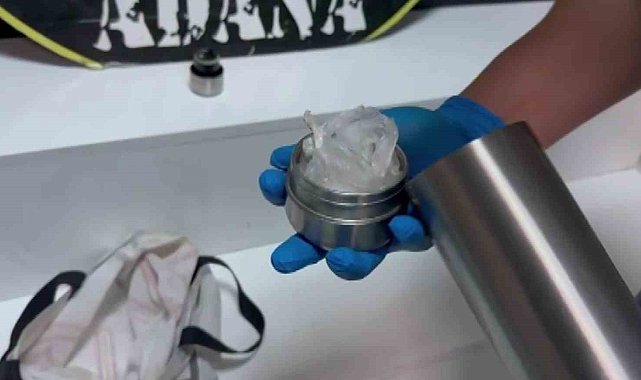 Termosa zulaladığı uyuşturucuyu polis buldu, 'içiciyim' savunması yaptı