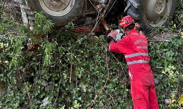 Ters dönen traktörün altında sıkışan sürücü yaralandı