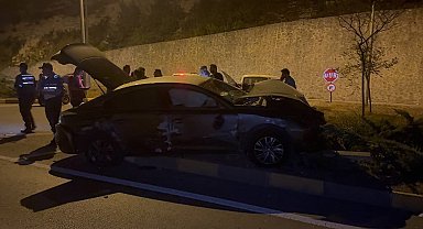 Ters yola giren otomobil, karşı yönden gelen başka araca çarptı: 1 yaralı