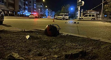 Ters yönde ilerleyen hafif ticari araç motosiklete çarptı: 1 ağır yaralı