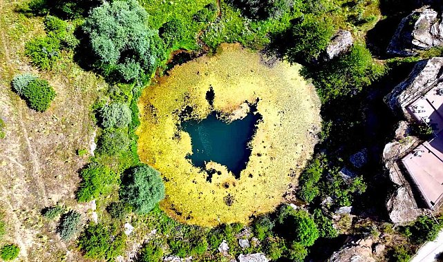 Timsah gözünü andıran Dipsizgöl'e ziyaretçi akını
