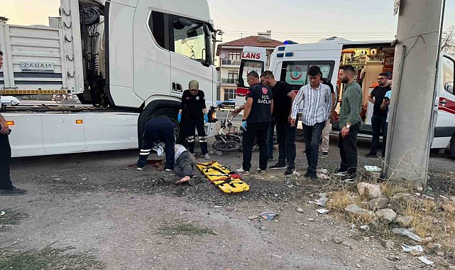 Tır ile motosiklet çarpıştı: 1 ölü