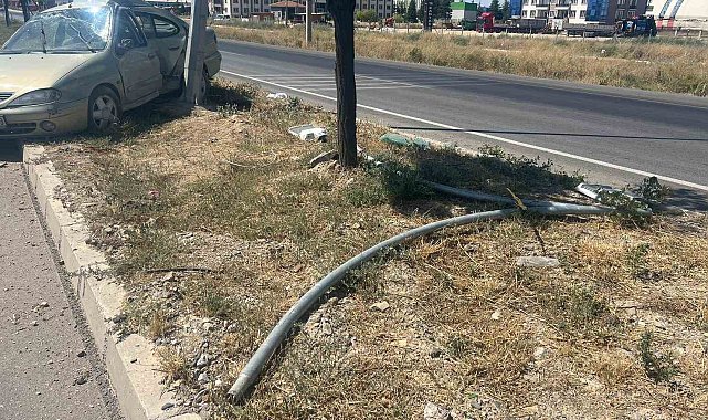 Tır ve otomobil çarpıştı, 1 kişi yaralandı