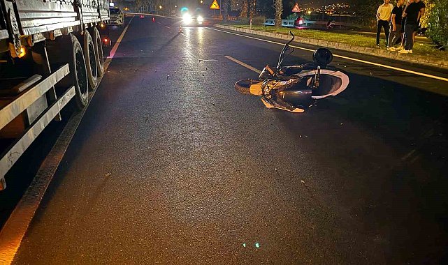 Tıra arkadan çarpan motosikletli ağır yaralandı