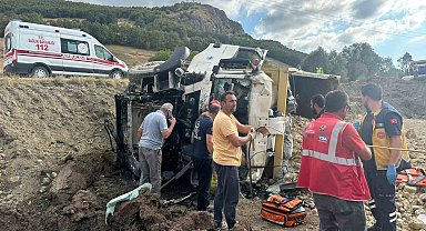 Tokat'ta hafriyat kamyonları çarpıştı, 1 sürücü ağır yaralandı