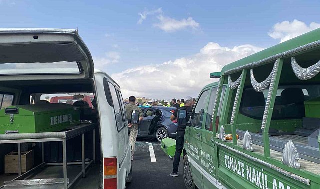Tokat'ta iki otomobil kafa kafaya çarpıştı: 4 ölü, 1'i ağır 2 yaralı