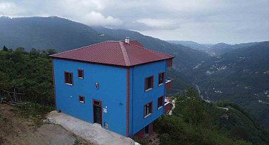 Trabzon'da bordo-mavi her yerde