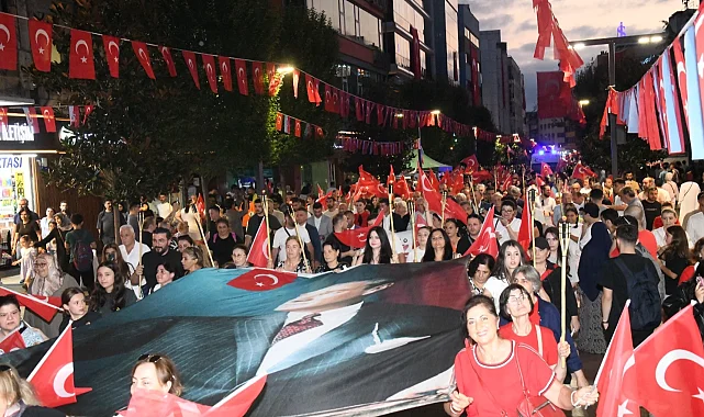 Trabzon'da 30 Ağustos coşkusu meydanlara taştı