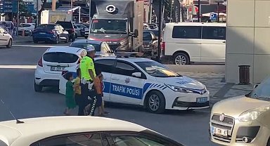 Trafik polisinden yürek ısıtan görüntü