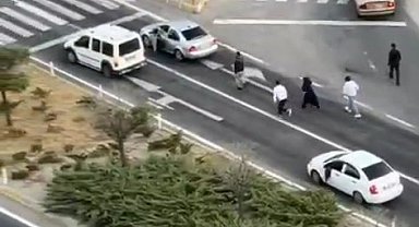Trafikteki tartışma kameralara yansıdı