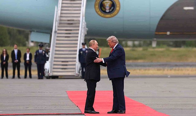 Trump, Alaska'da Putin'i karşıladı