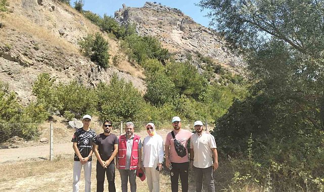 TÜGVA'lı gençlerden çevre temizliği