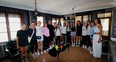 Turgutlu Belediyesi Kadın Voleybol Takımı sezonun ilk kontrolünden geçti