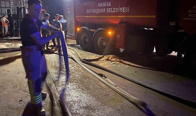 Turgutlu'da kereste işletmesinde yangın paniği