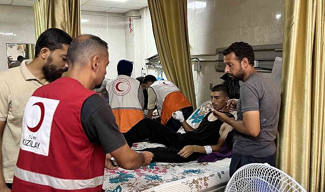 Türk Kızılay Gazze'deki El Kudüs Hastanesi'ne her gün sıcak yemek ulaştırıyor
