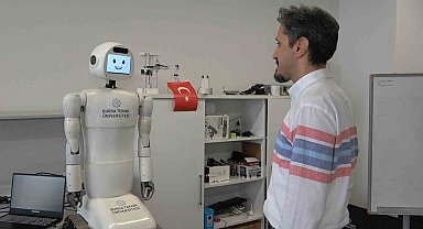 Türk üniversitelerinde bir ilk: Yapay zeka destekli insansı robot geliştirildi
