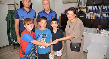 Türkeli'de örnek çocuklar: Buldukları 13 bin 400 lirayı teslim ettiler