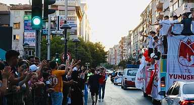 Türkiye şampiyonu olan takım şehir turu attı