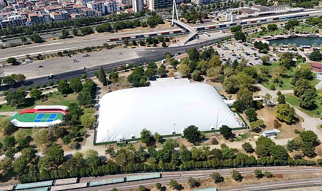 Türkiye'nin en büyük şişme oyun alanı Samsun'da