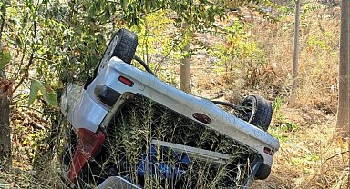 Uçuruma yuvarlanan otomobil sürücüsü yaralandı