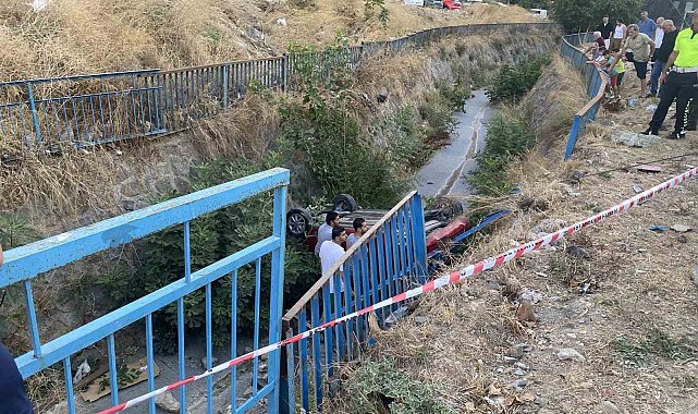 Ümraniye'de otomobiller çarpıştı, araçlardan biri dereye düştü