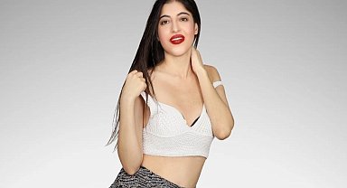 Ünlü manken Hazal Çakmak, dünya çapında başarıyla parlıyor