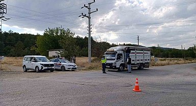 Uşak'ta hayvan sağlığı için yol denetimleri sürüyor