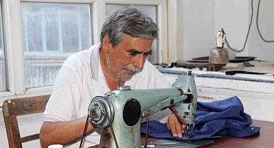 Ustasından aldığı antika dikiş makinesiyle 60 yıldır terzilik yapıyor