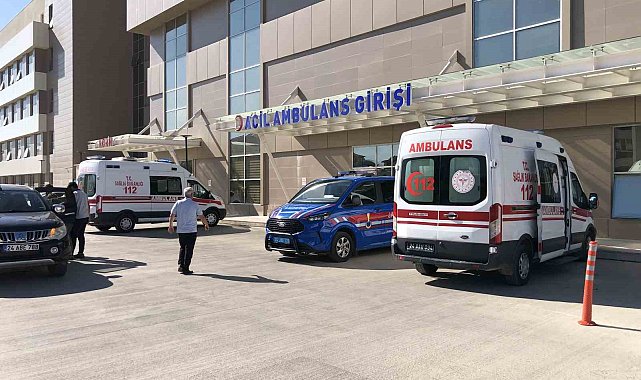Üzerlerine taş düşen 2 işçi yaralandı