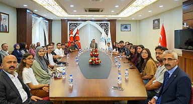 Vali Çelik başarılı öğrencileri kabul etti