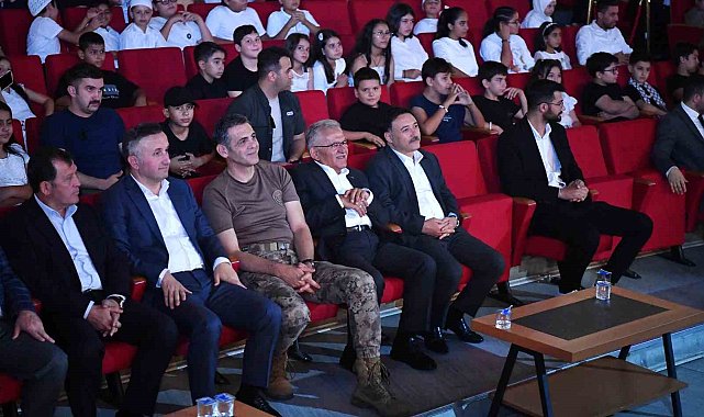 Vali Çiçek ve Başkan Büyükkılıç, çocukların heyecanına ortak oldu