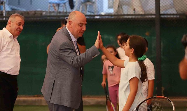 Vali Coşkun minik sporcularla bir araya geldi