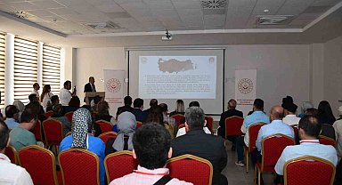 Vali Dallı: "Yaşlılarımızın ülkeye katkı vermeye devam etmelerini sağlayacak imkanlar oluşturmak son derece önemli"
